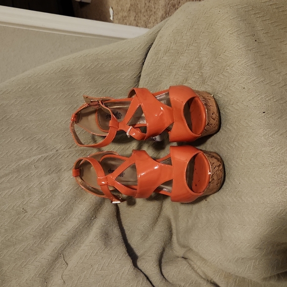 Cute and Sexy Orange Platform Wedges - Picture 2 of 4